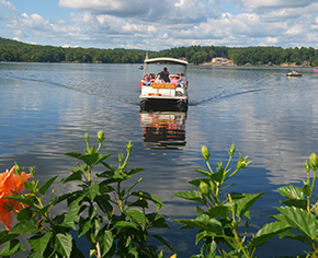 The Quassy Queen boat riding on the lake