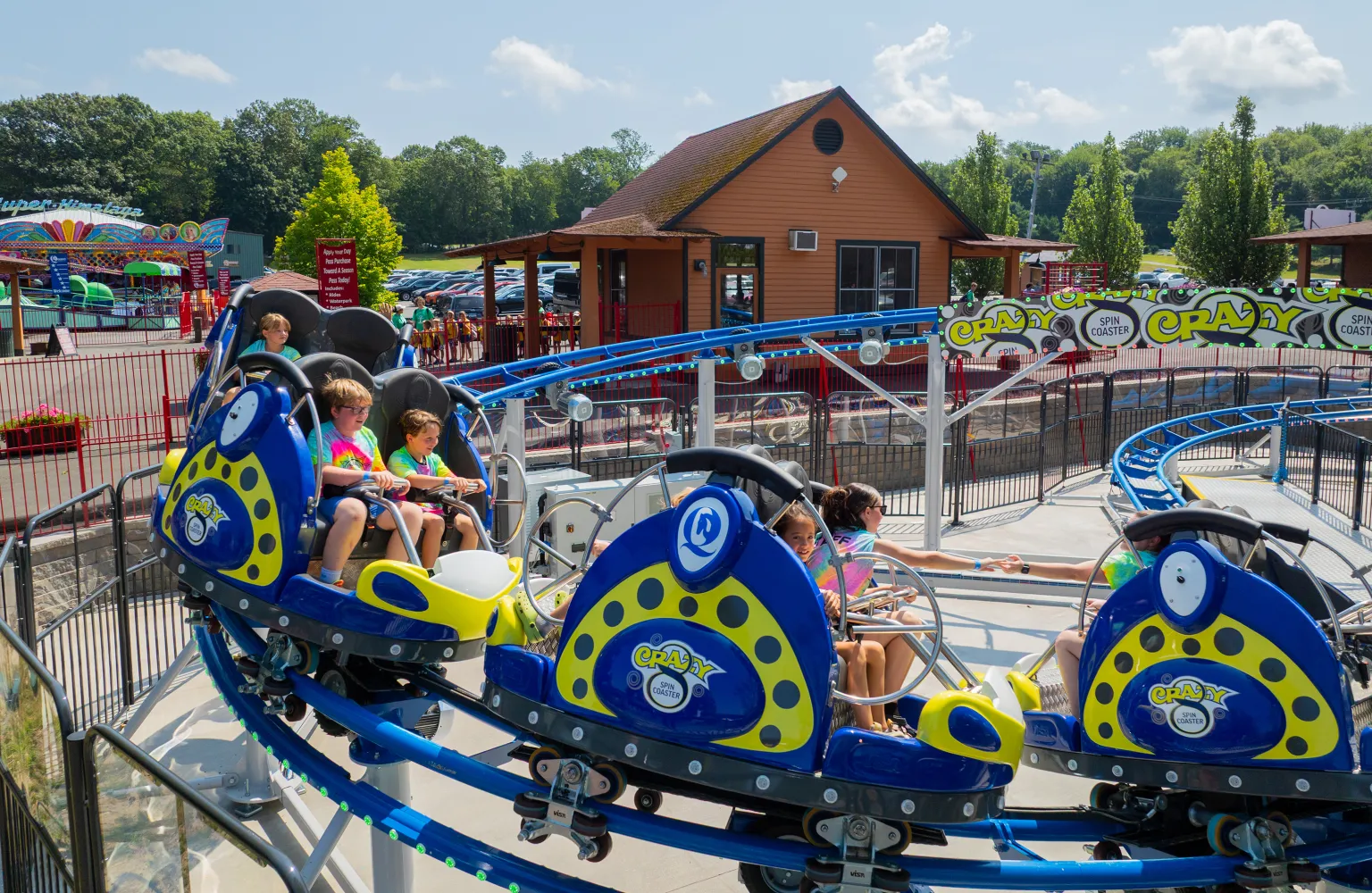 Children on Crazy 8 spinning coaster